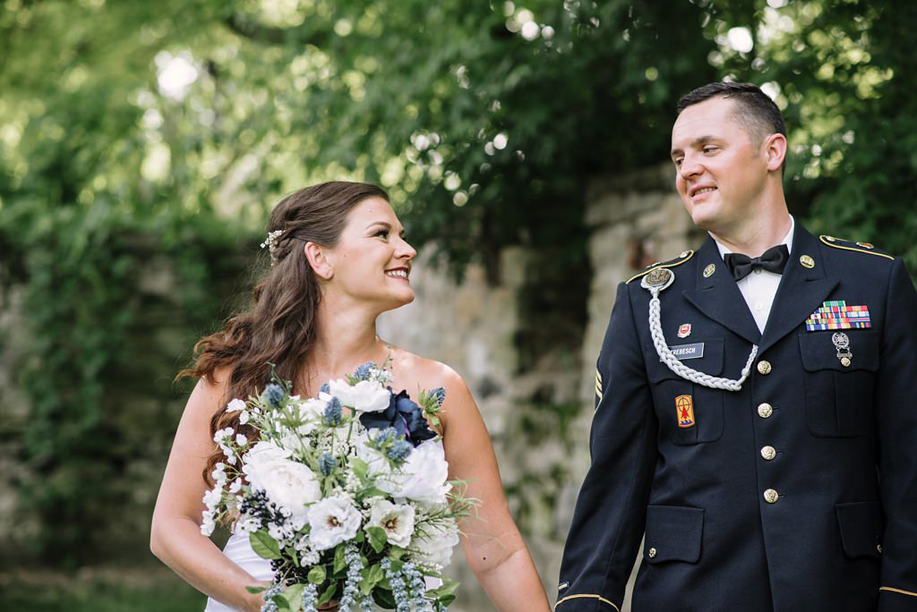 Bloom Lake Minnesota Barn Wedding Ashley Michael Laura Alpizar