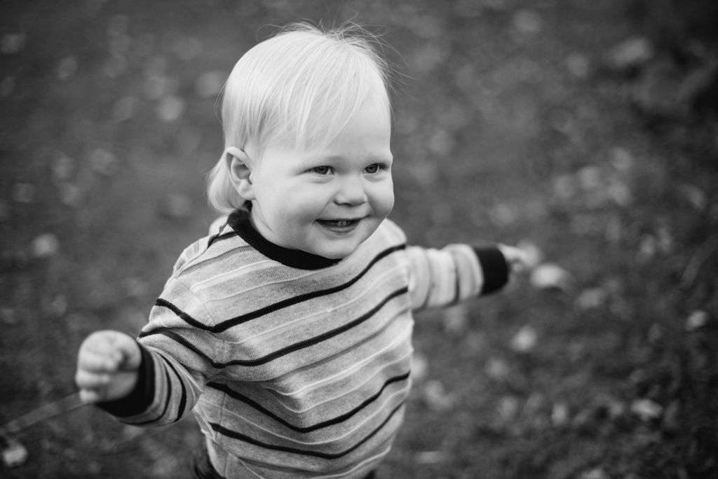 black and white toddler portrait in minneapolis