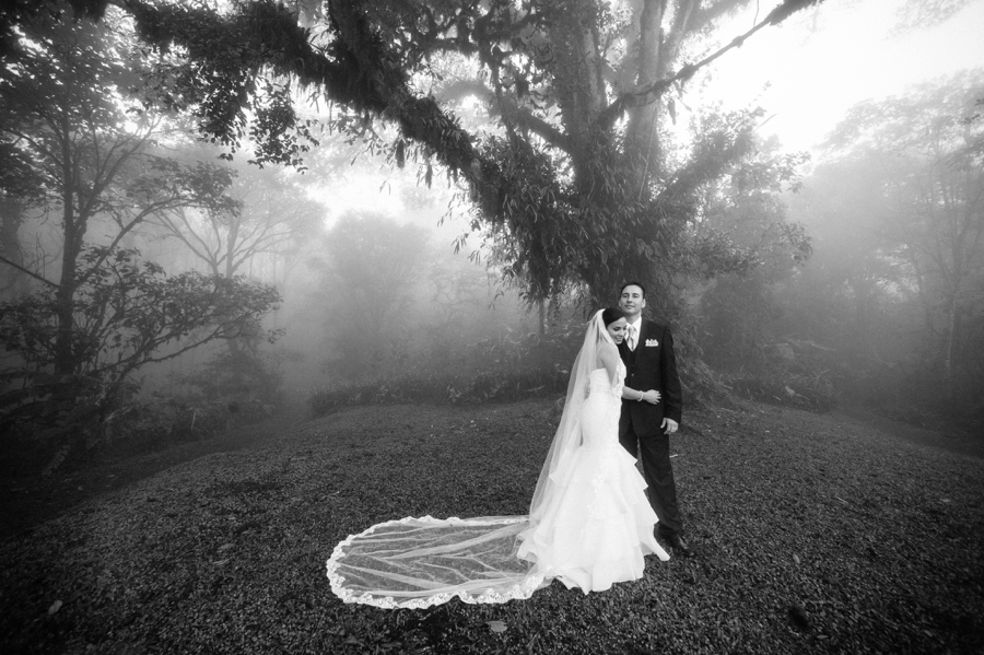 romantic costa rica rainforest wedding photos