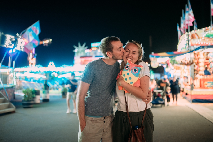 man kisses girlfriend at minnesota state fair