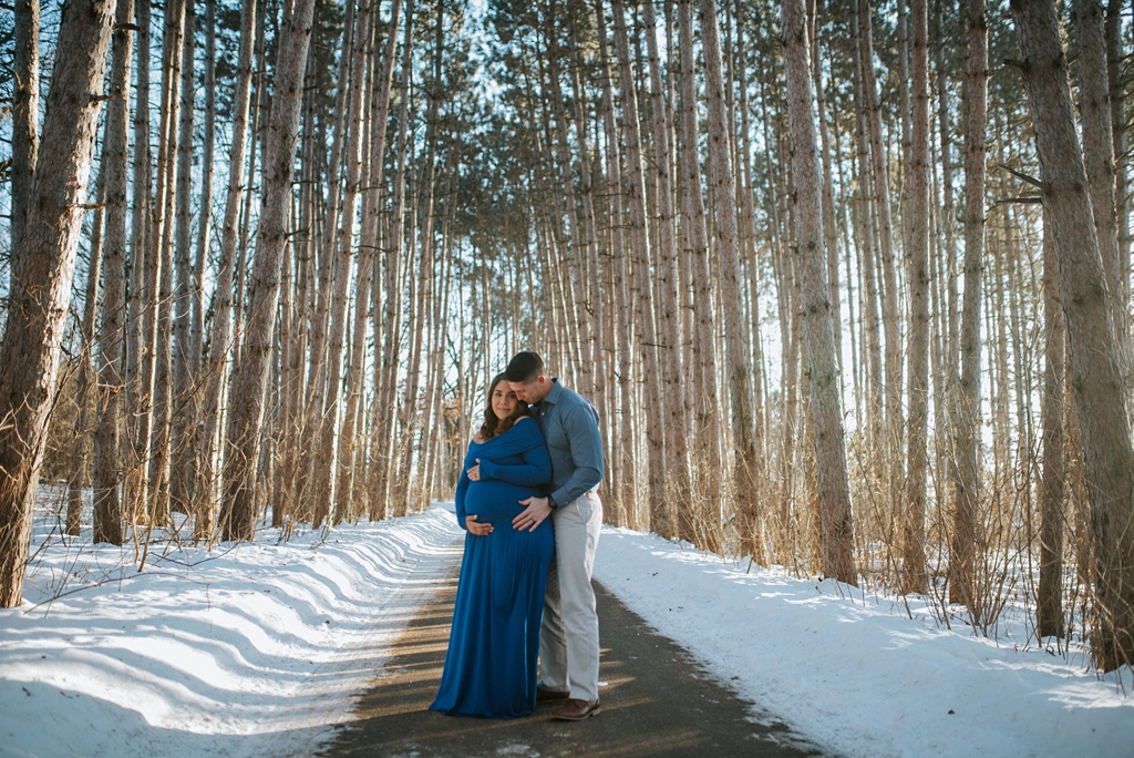 twin cities maternity session in snow