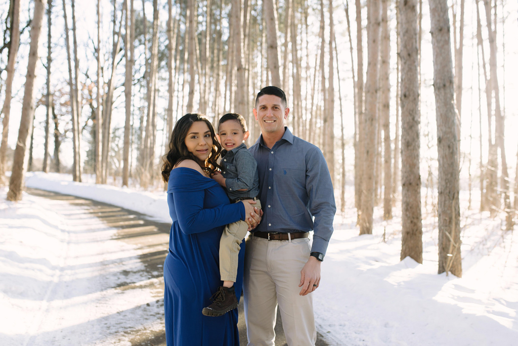 snowy twin cities maternity family session
