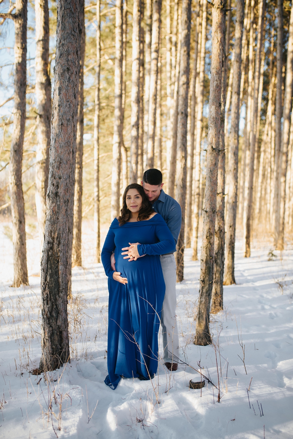 maternity session in twin cities woods in snow