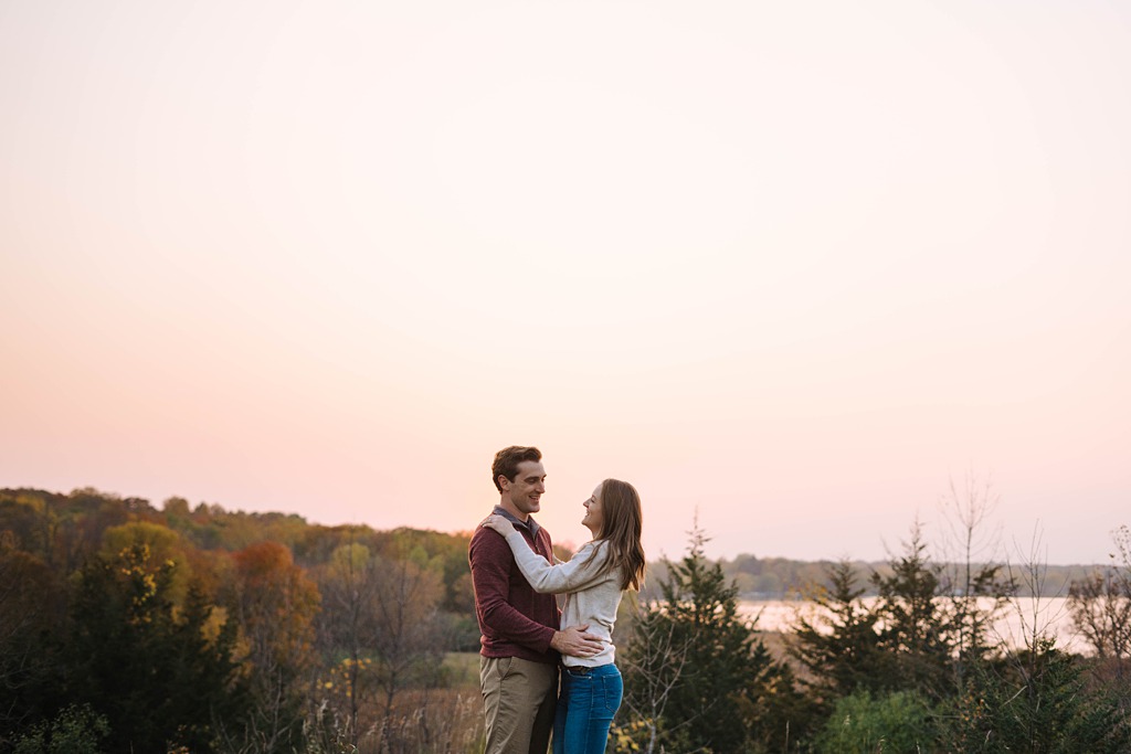 lake minnetonka engagement session in the fall