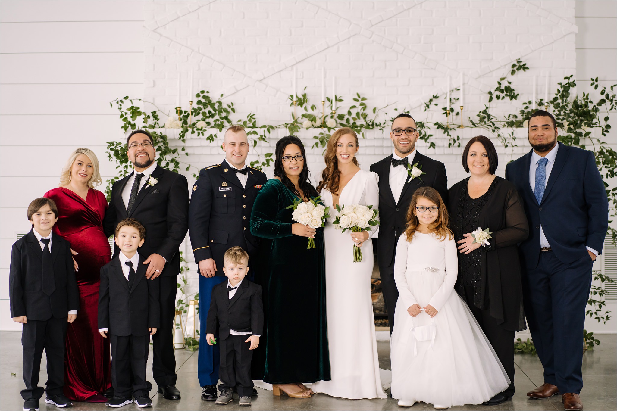 Wedding family photos by Laural Alpizar Photography, Minneapolis wedding photographer