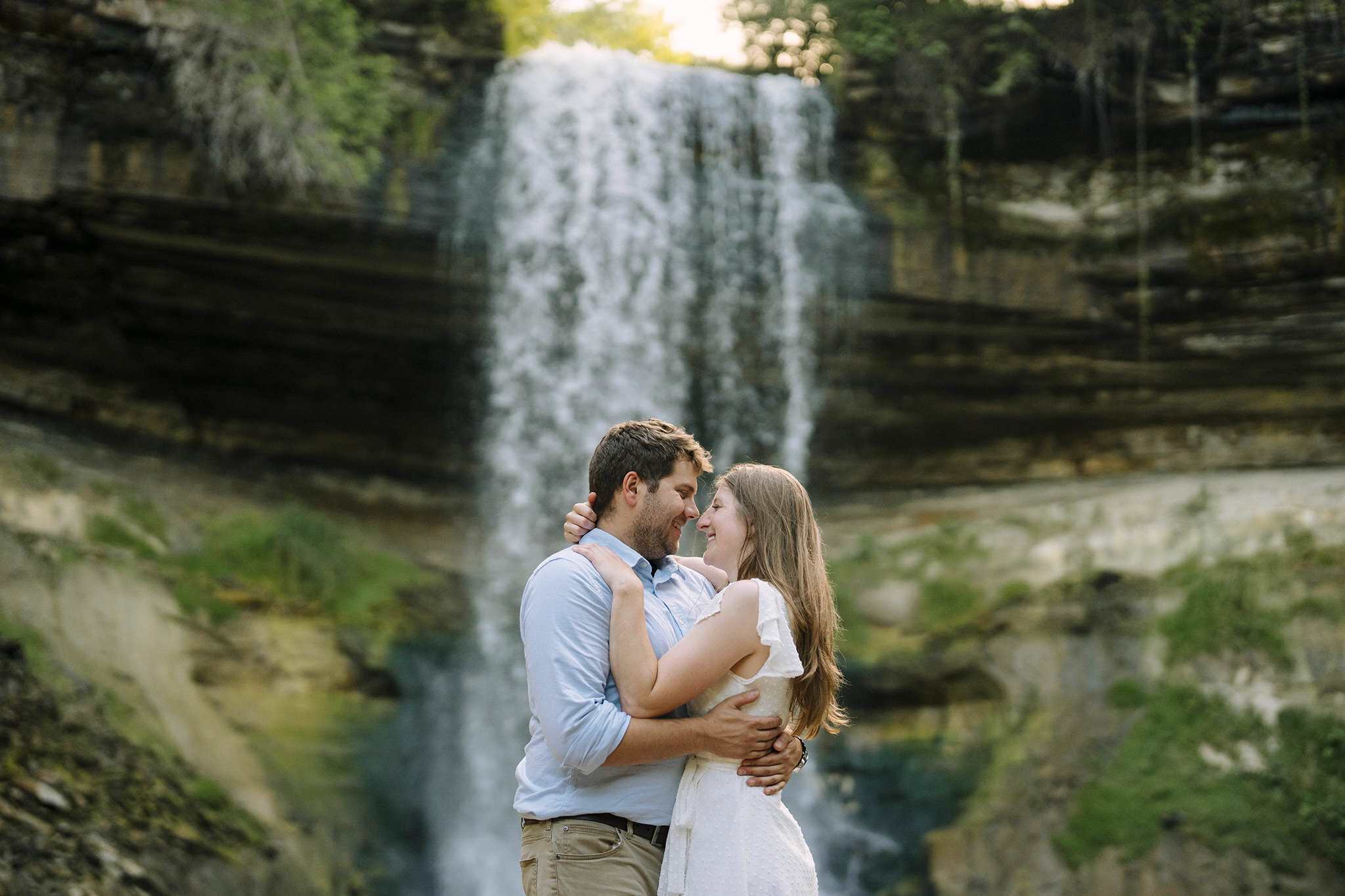 Couple in love in front of Minnehaha Falls 