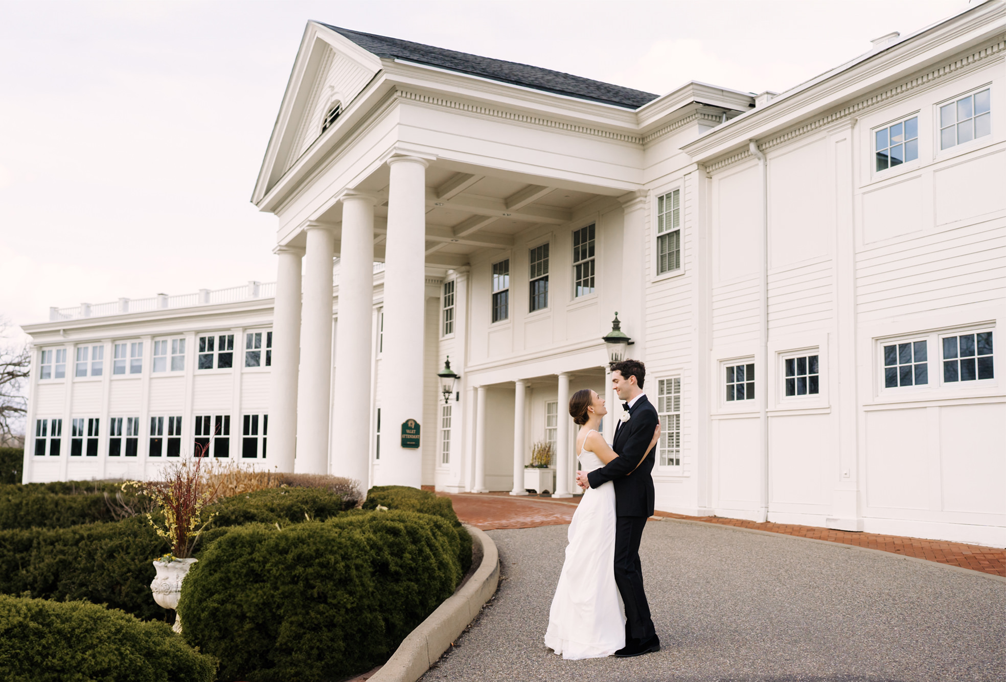 Outside of the Minikahda Club Wedding Venue in Minnesota